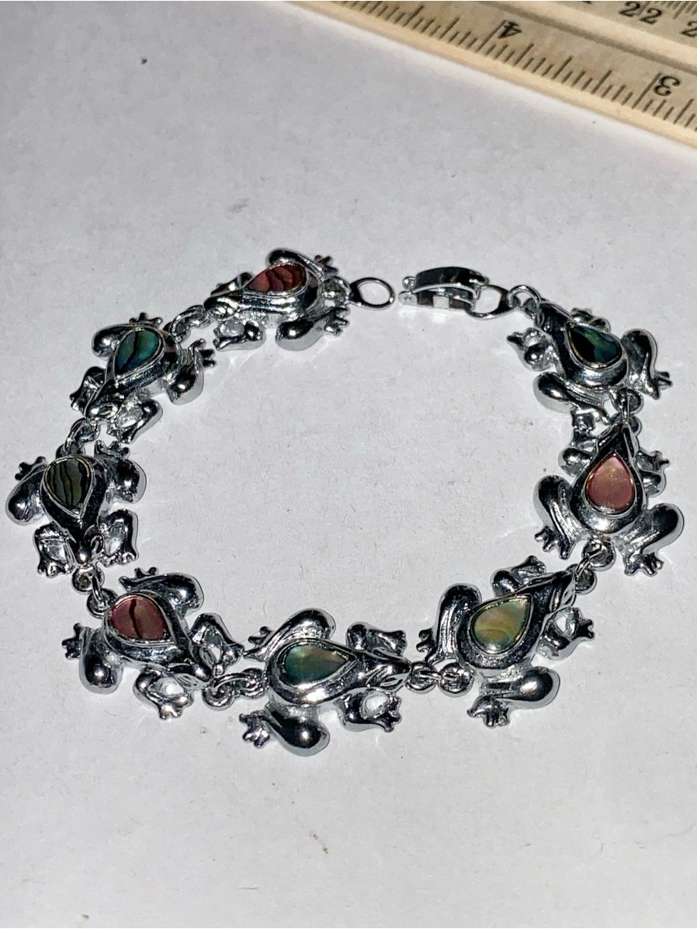 Silver tone link frog toad charms & dyed shell inlaid bracelet 7 1/2”